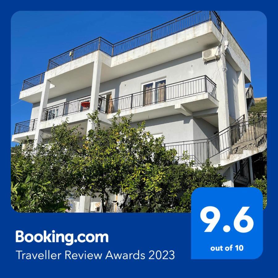 Kondo Stays - Azure Apartments Vlore Luaran gambar