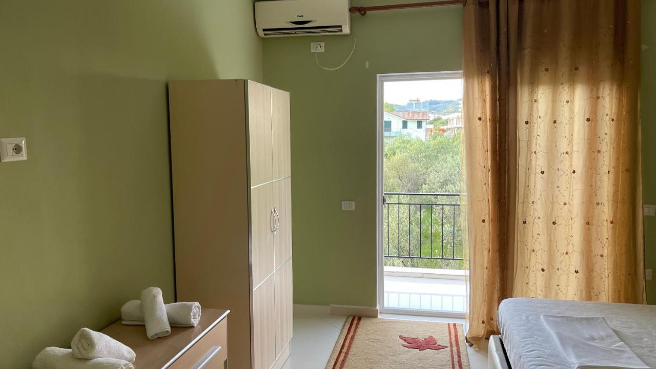 Kondo Stays - Azure Apartments Vlore Luaran gambar