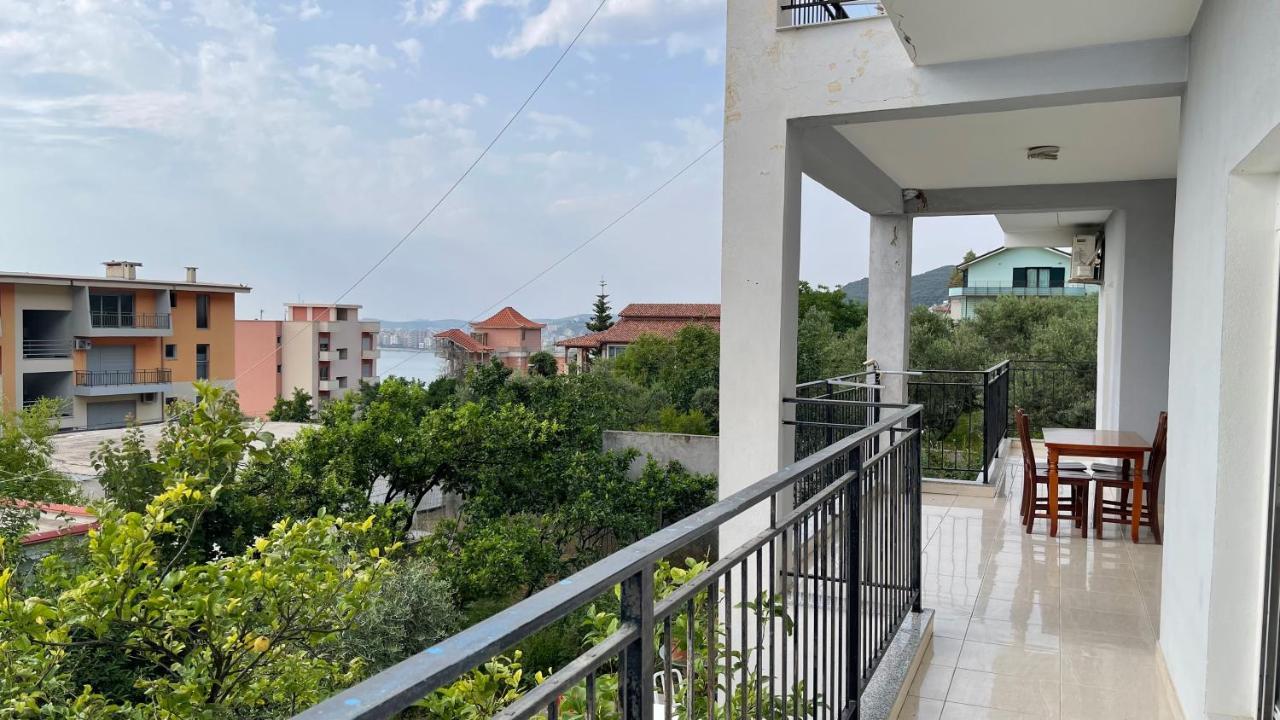 Kondo Stays - Azure Apartments Vlore Luaran gambar