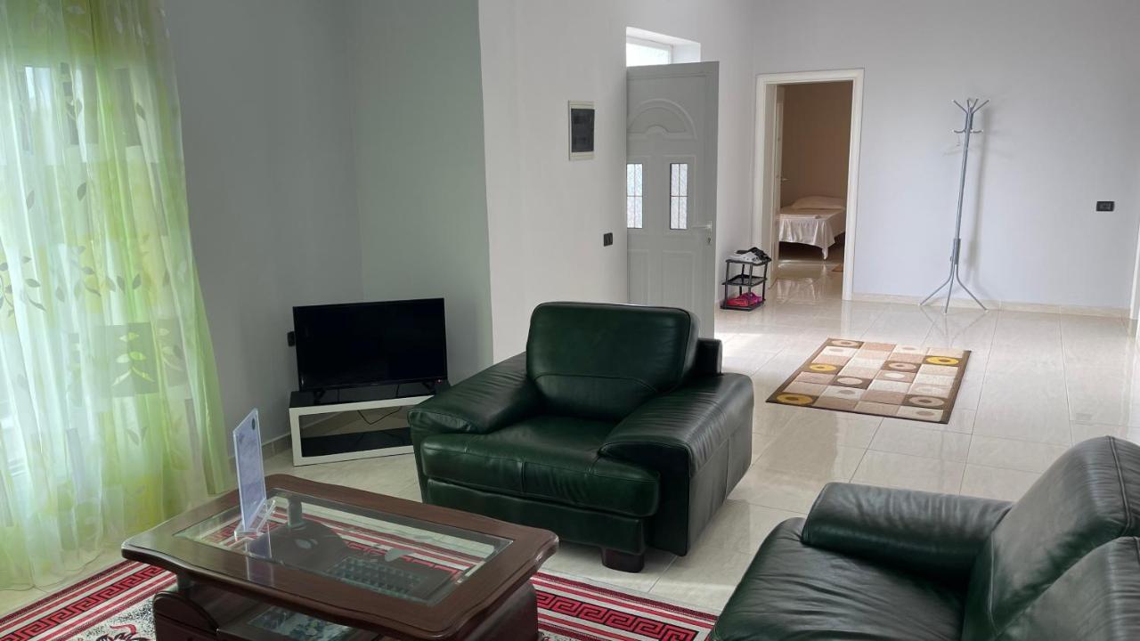 Kondo Stays - Azure Apartments Vlore Luaran gambar