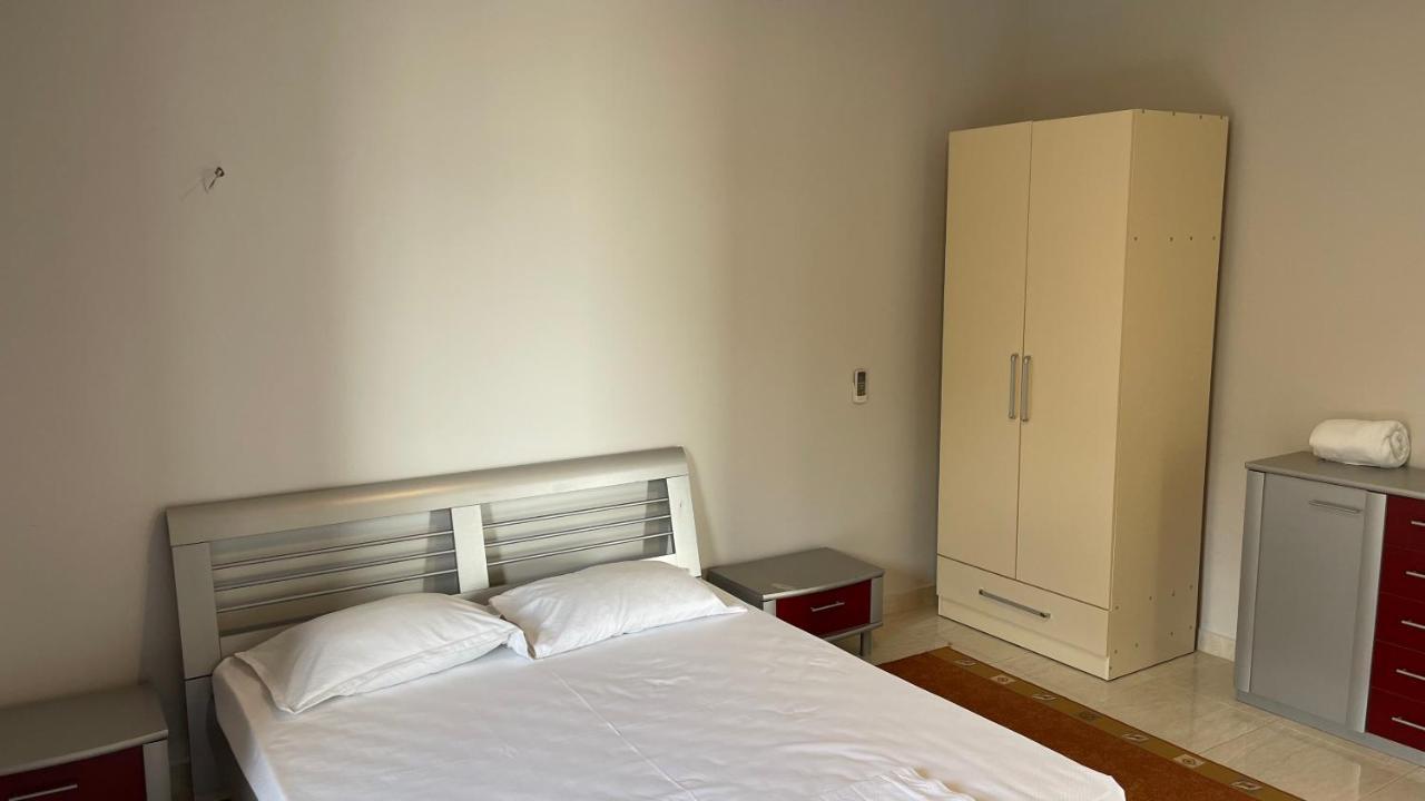 Kondo Stays - Azure Apartments Vlore Luaran gambar