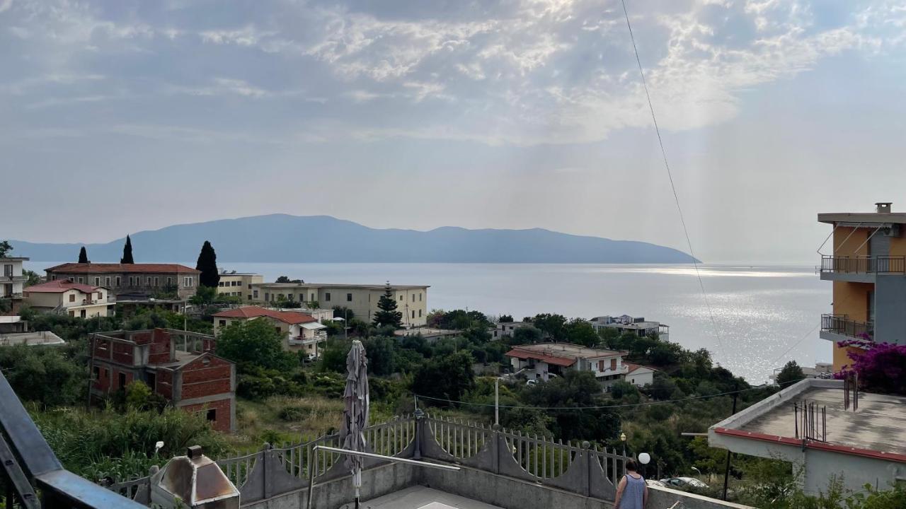 Kondo Stays - Azure Apartments Vlore Luaran gambar