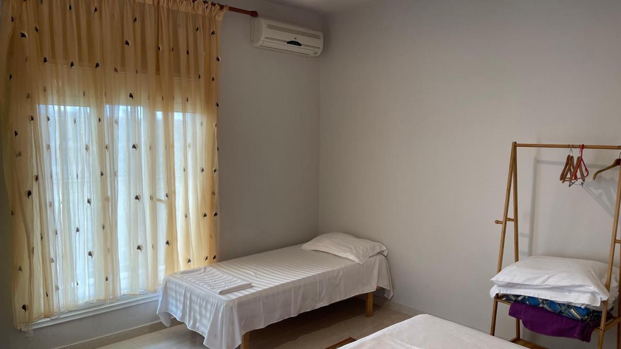 Kondo Stays - Azure Apartments Vlore Luaran gambar