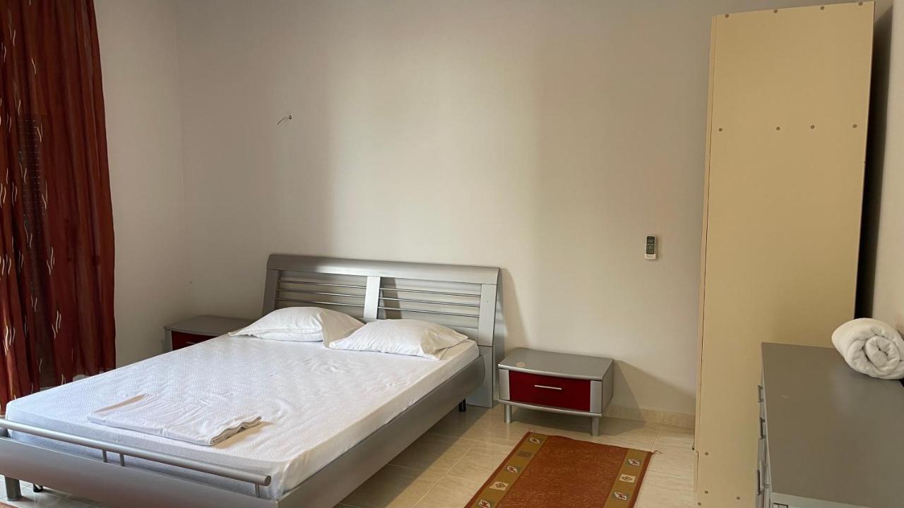 Kondo Stays - Azure Apartments Vlore Luaran gambar