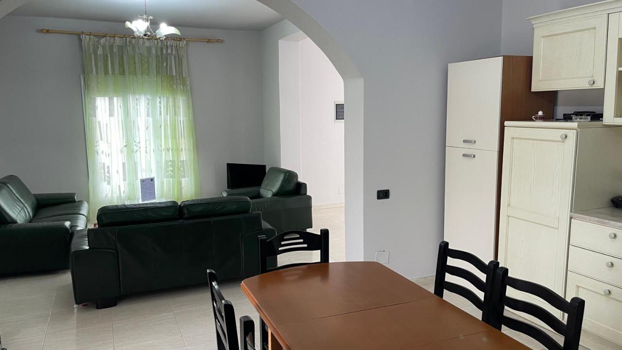 Kondo Stays - Azure Apartments Vlore Luaran gambar